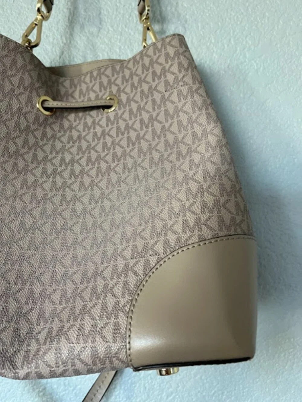 Michael Kors Tan Beige Mercer MK Monogram Logo Bucket Bag Crossbody Purse